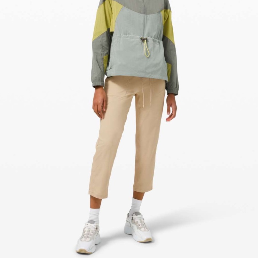 Lululemon Beyond the Studio Crop
Trench Size‎ 8